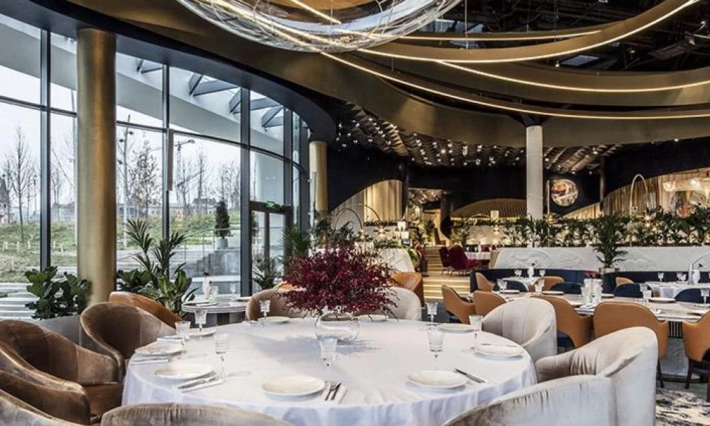 Κορονοϊός: Τελικά η Μόσχα δεν θα κλείσει τα μπαρ και τα εστιατόρια